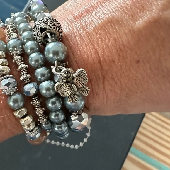 Four stretch bracelet set with charms - Picture 4 of 5